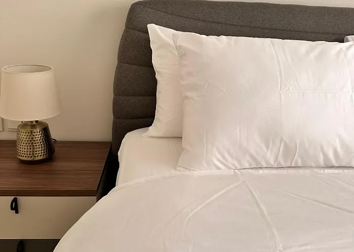 City Gem - 1 Bedroom, 3 Beds