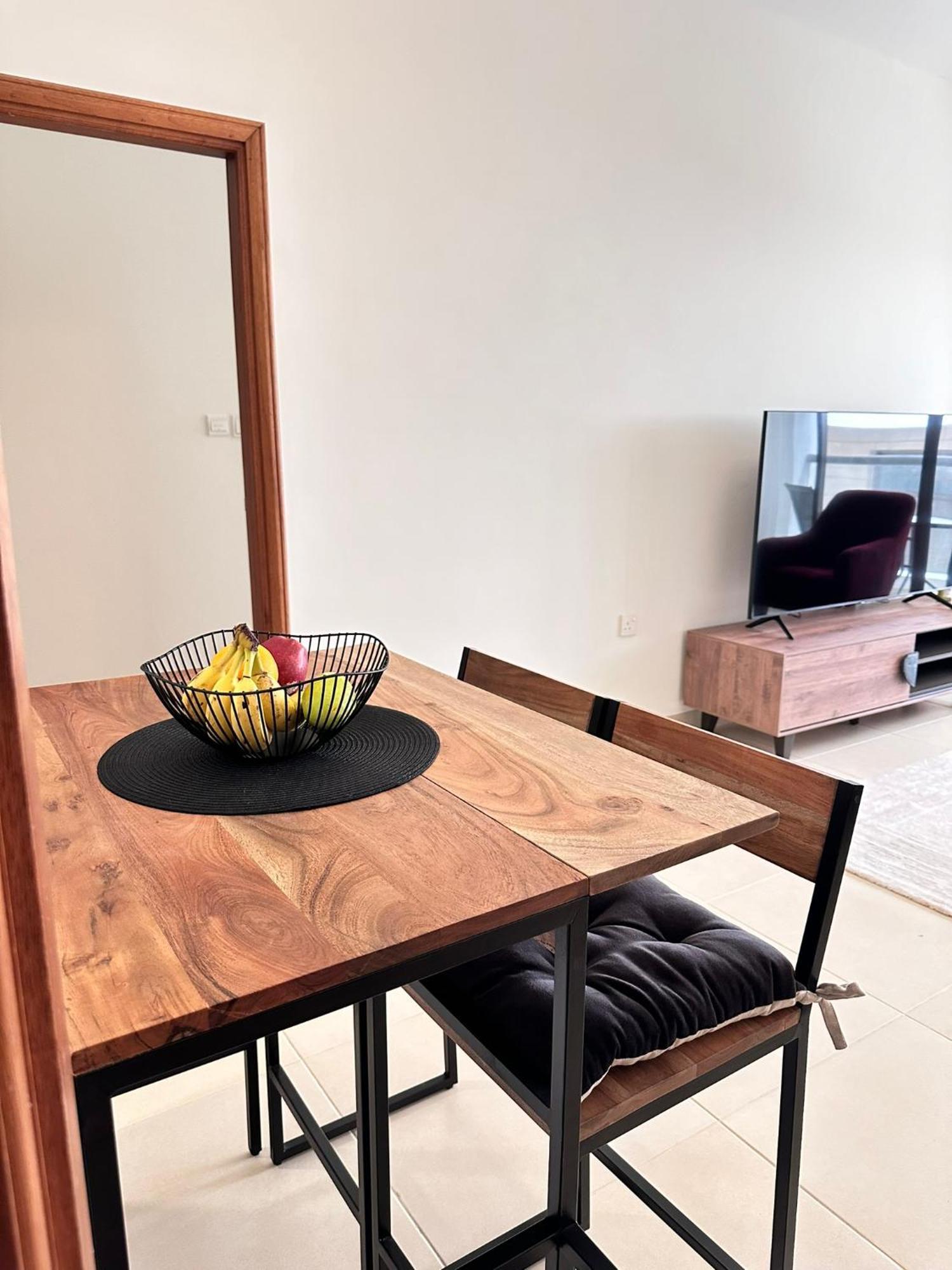 Apartment Gem - 1 Bedroom, 3 Beds